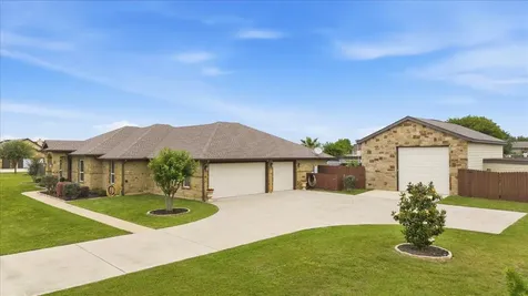 104 W Vienna Drive Hutto TX 78634