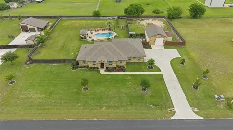104 W Vienna Drive Hutto TX 78634