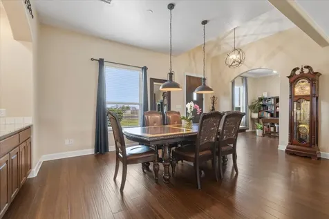 104 W Vienna Drive Hutto TX 78634