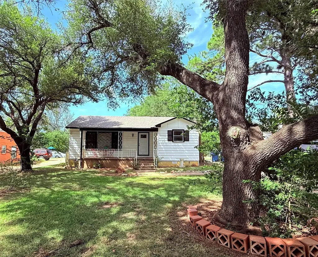 1133 N Avenue C Elgin TX 78621