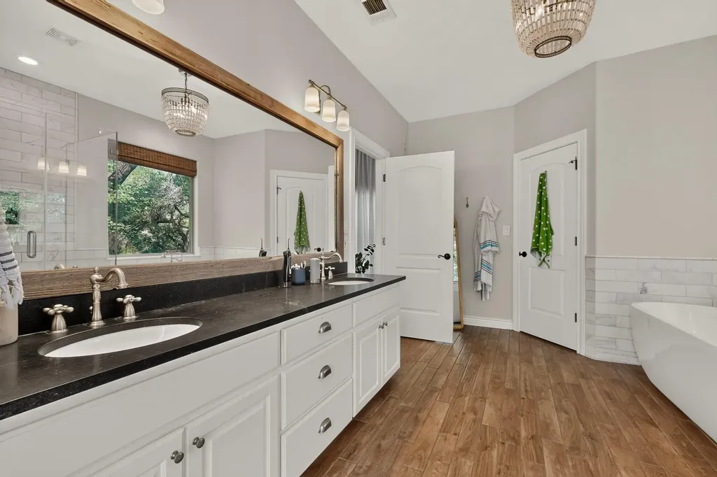13424 Trails End Austin TX 78737
