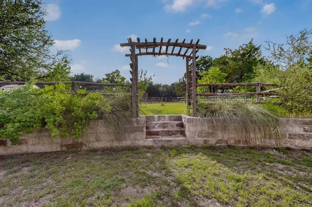 13424 Trails End Austin TX 78737