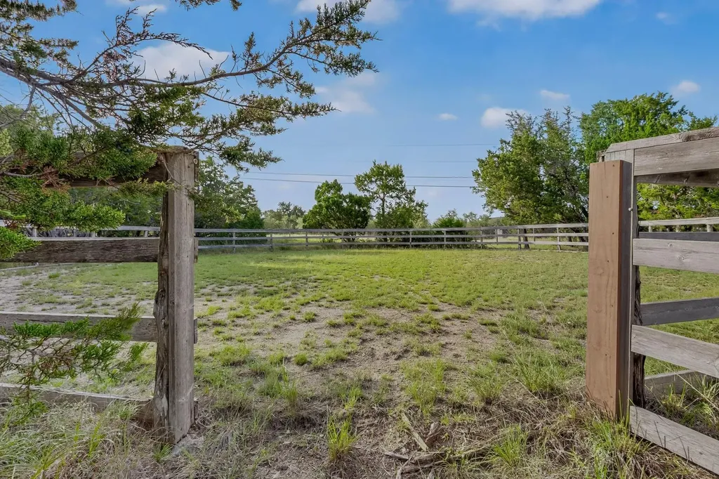 13424 Trails End Austin TX 78737