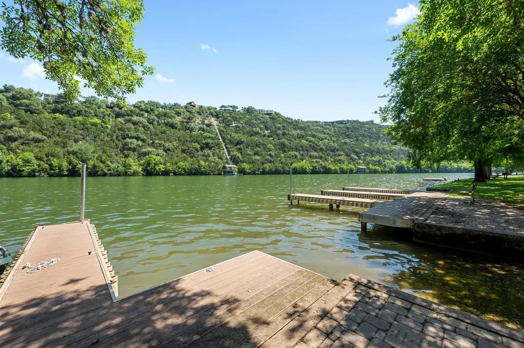 2802 De Soto Drive Austin TX 78733