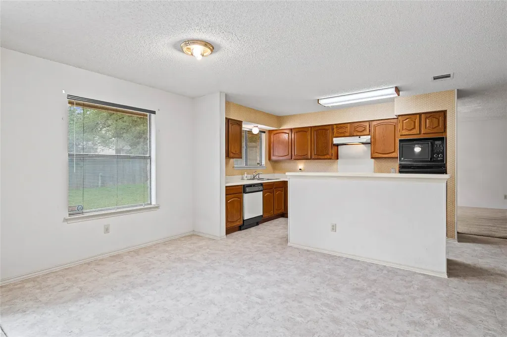 7100 Pine Bluffs Trail Austin TX 78729