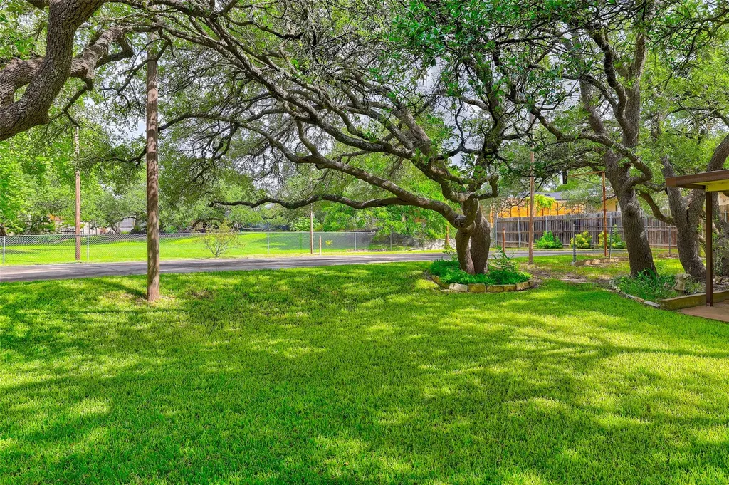 8606 Thunderbird Road Austin TX 78736
