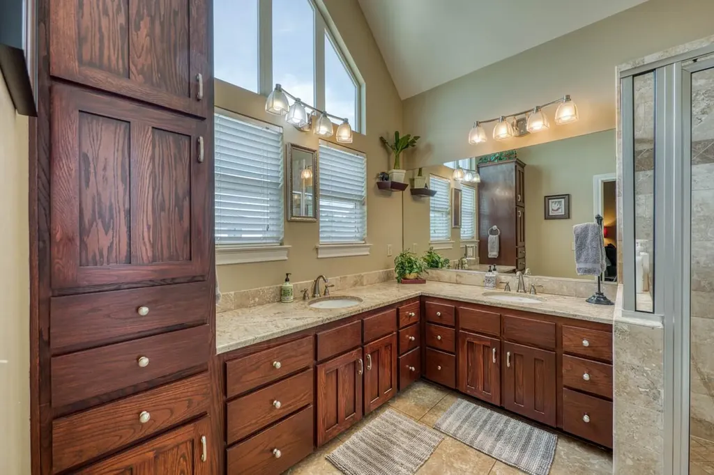 1605 Glencove Drive Kingsland TX 78639