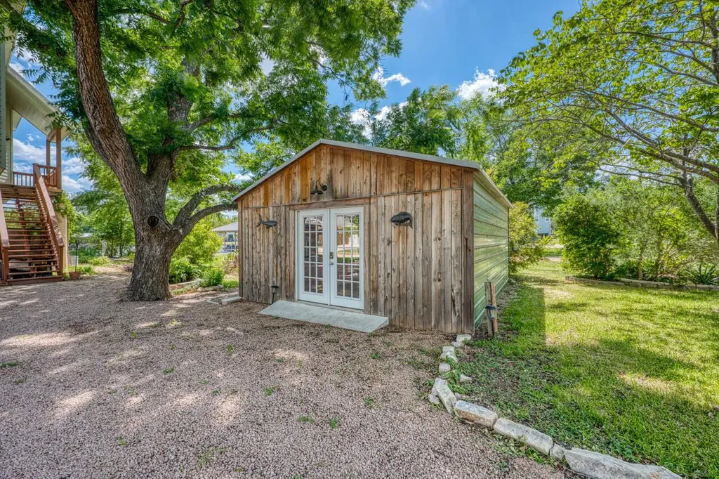 1605 Glencove Drive Kingsland TX 78639