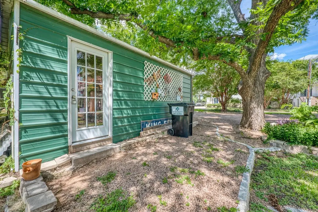 1605 Glencove Drive Kingsland TX 78639