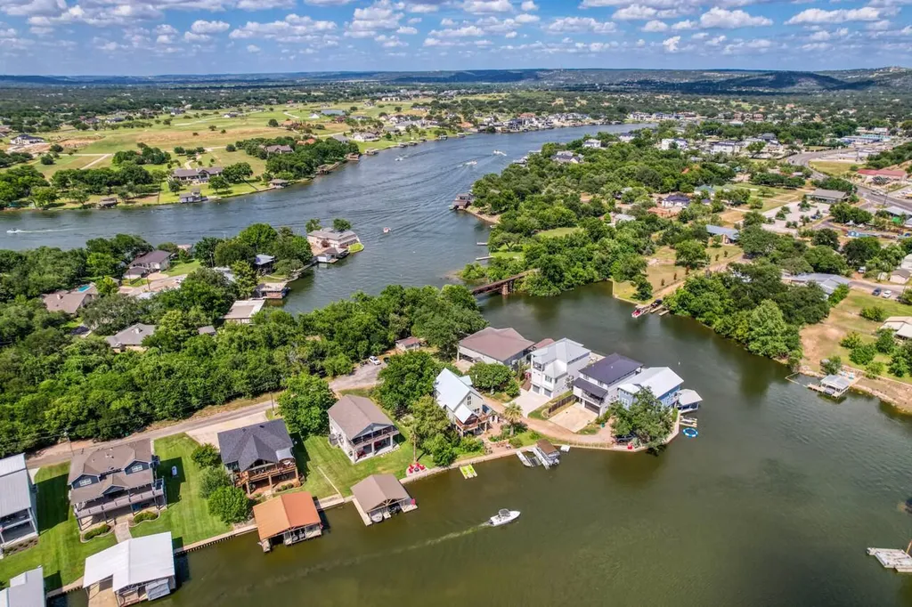1605 Glencove Drive Kingsland TX 78639