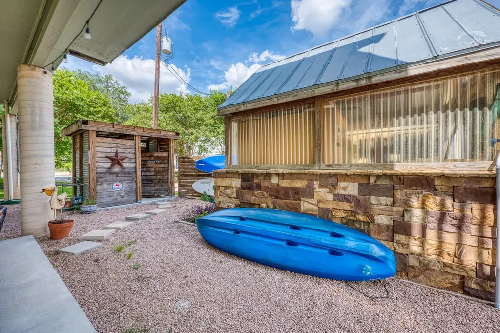 1605 Glencove Drive Kingsland TX 78639
