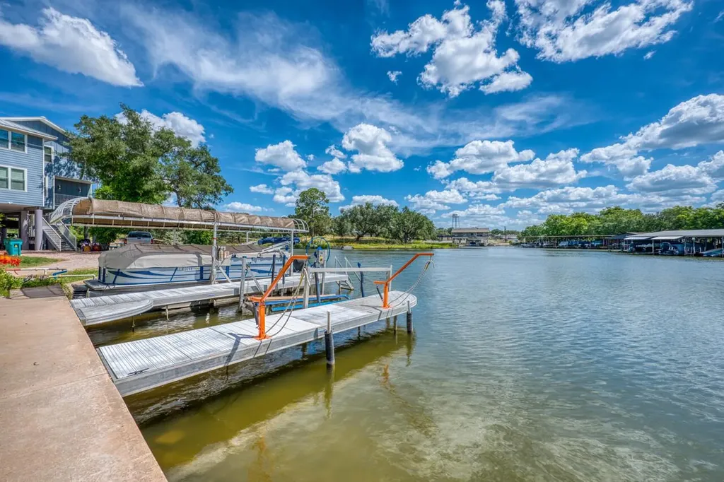 1605 Glencove Drive Kingsland TX 78639