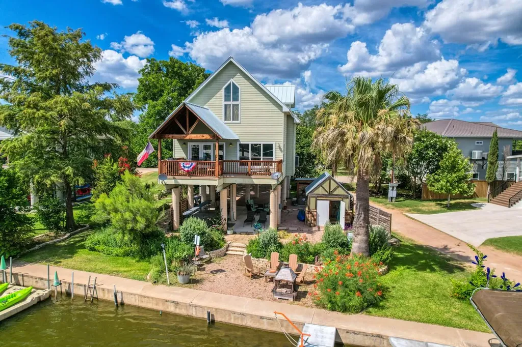1605 Glencove Drive Kingsland TX 78639
