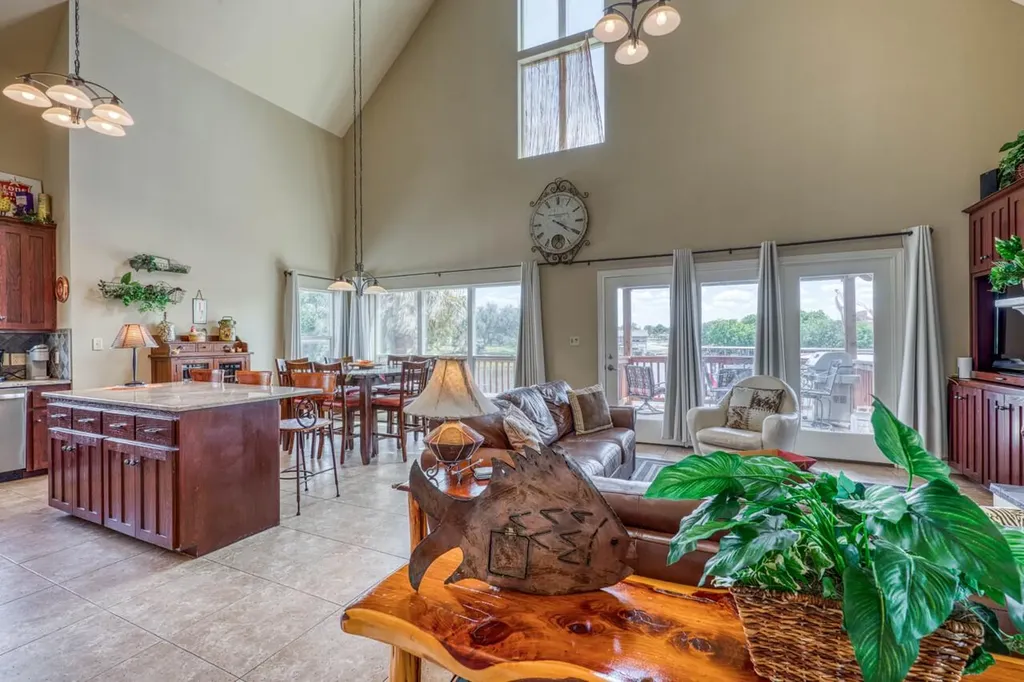 1605 Glencove Drive Kingsland TX 78639