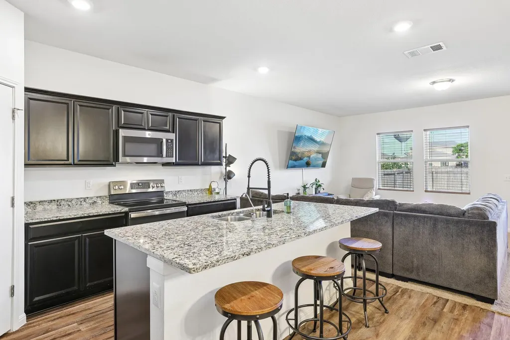 19105 Mike Mansfield Road Manor TX 78653