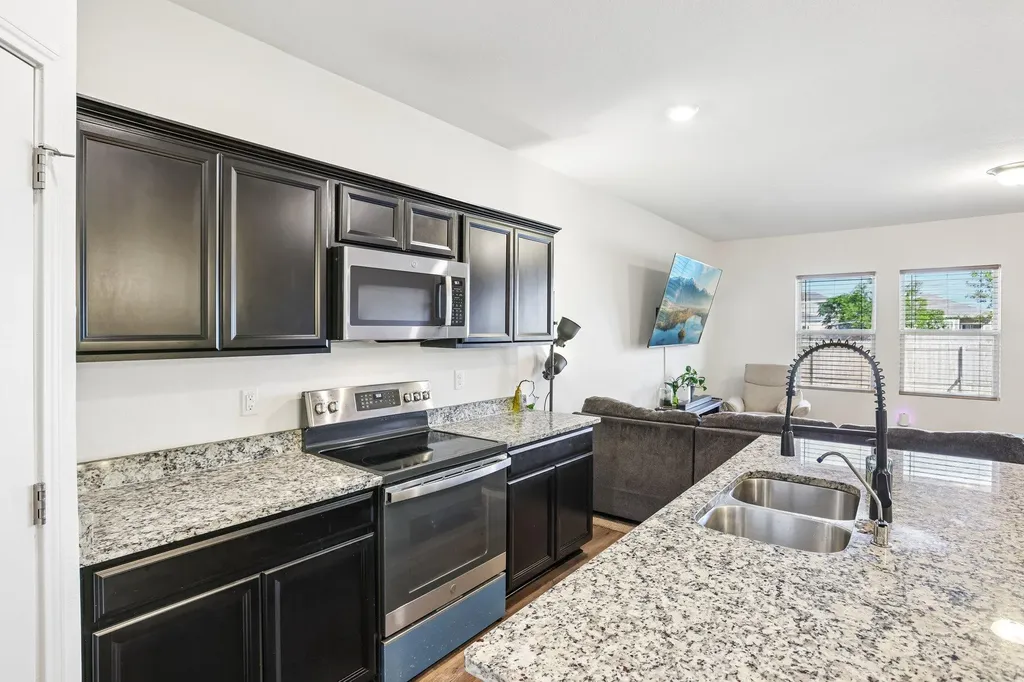 19105 Mike Mansfield Road Manor TX 78653
