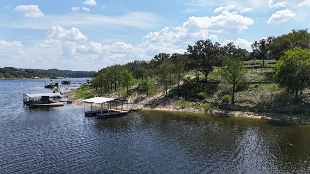 1013 Lake Shore Drive Spicewood TX 78669