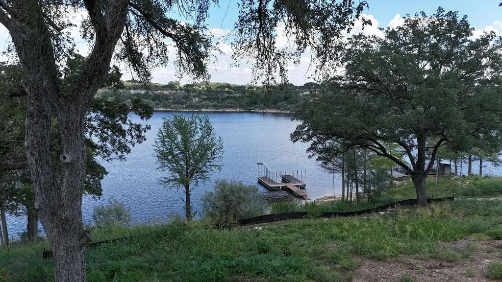 1013 Lake Shore Drive Spicewood TX 78669