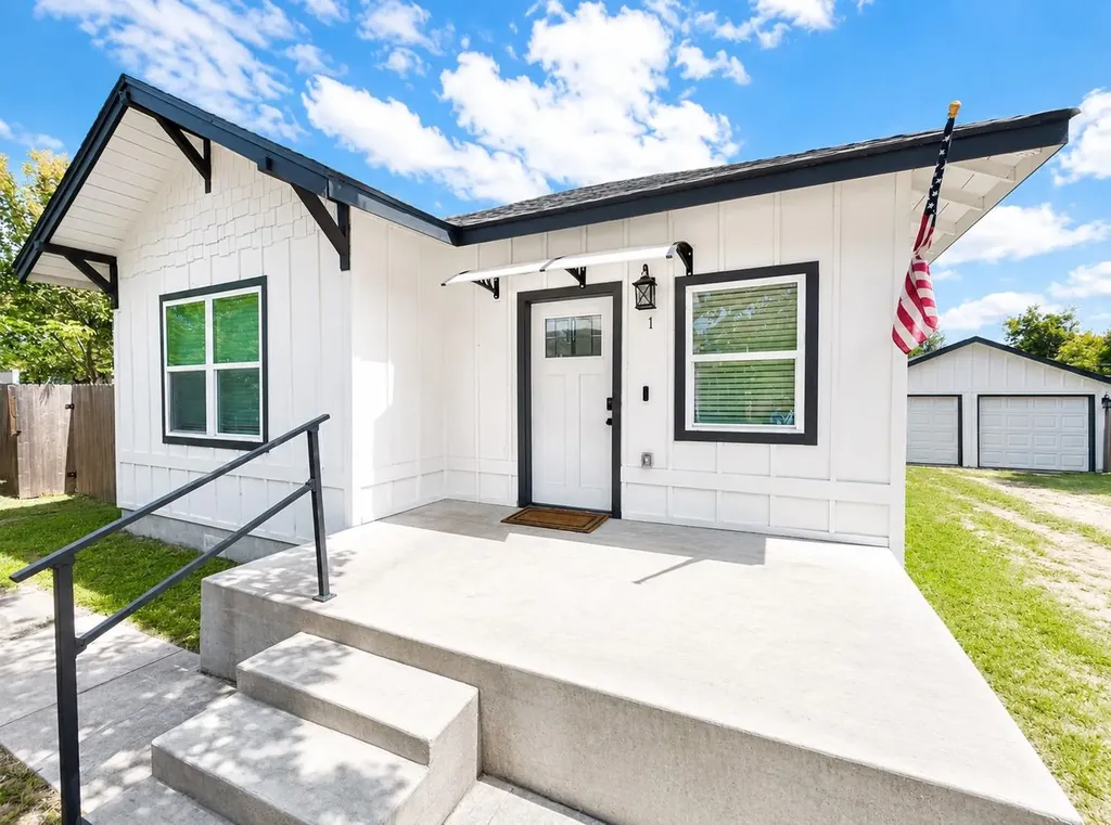 1401 W Seventh Taylor TX 76574