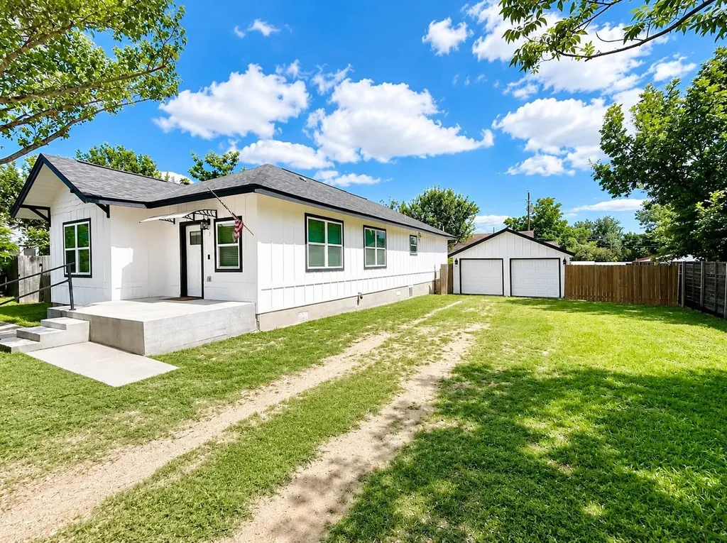 1401 W Seventh Taylor TX 76574