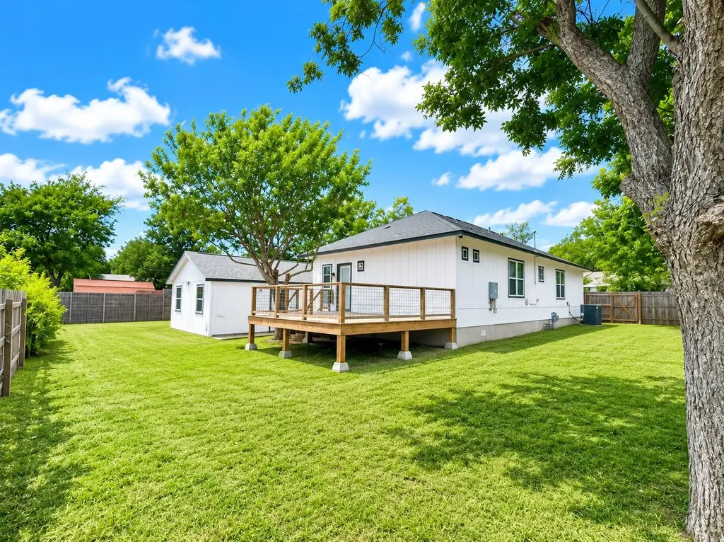 1401 W Seventh Taylor TX 76574