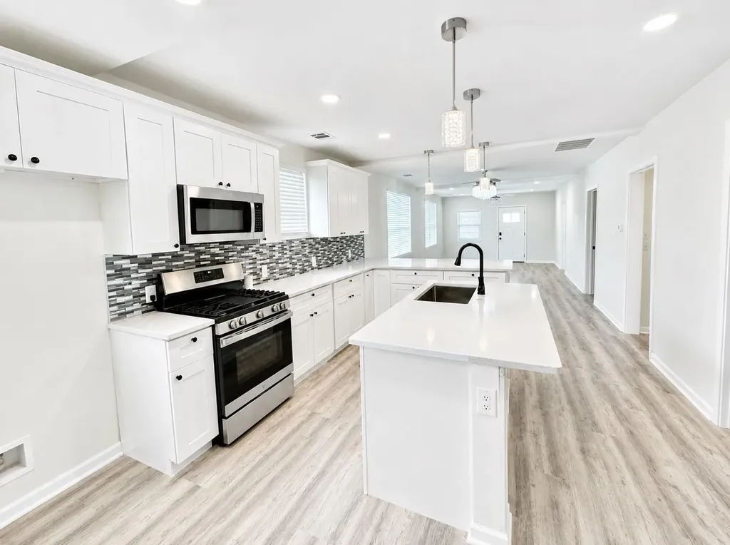 1401 W Seventh Taylor TX 76574