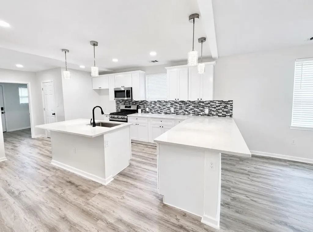 1401 W Seventh Taylor TX 76574