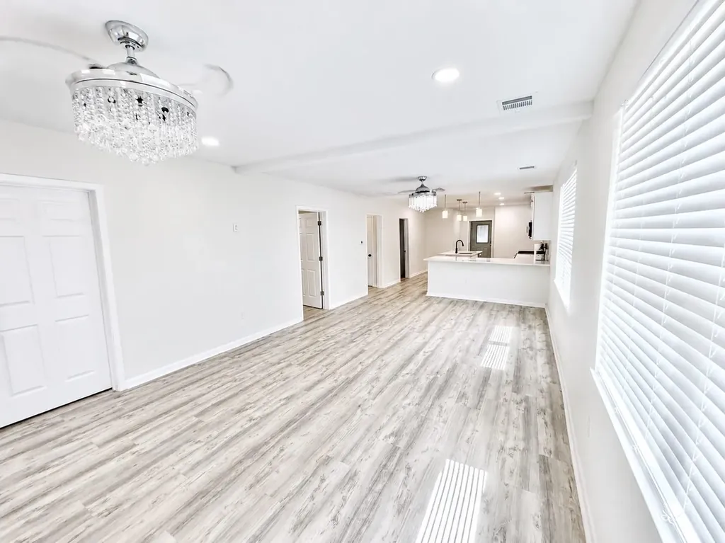 1401 W Seventh Taylor TX 76574
