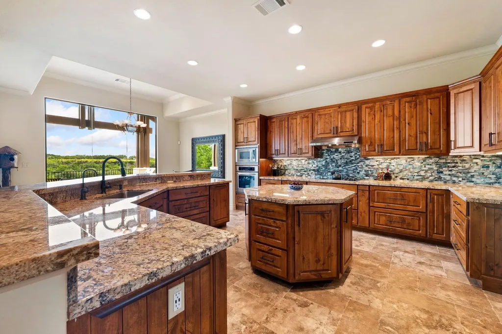 1231 Lake Shore Drive Spicewood TX 78669