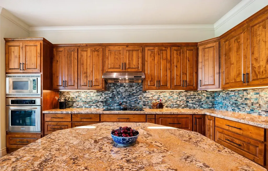 1231 Lake Shore Drive Spicewood TX 78669