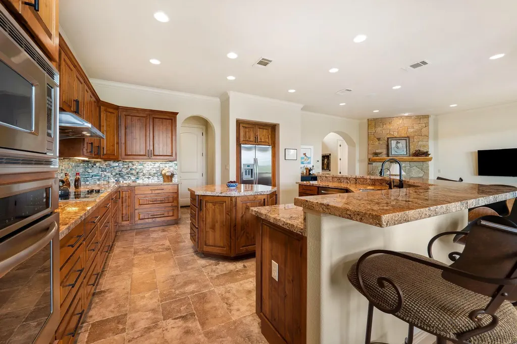 1231 Lake Shore Drive Spicewood TX 78669