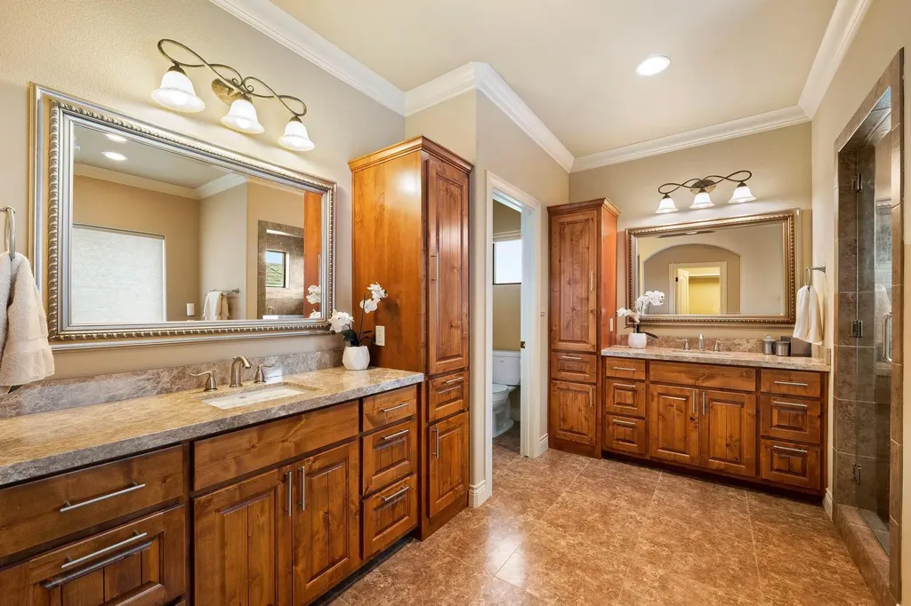1231 Lake Shore Drive Spicewood TX 78669