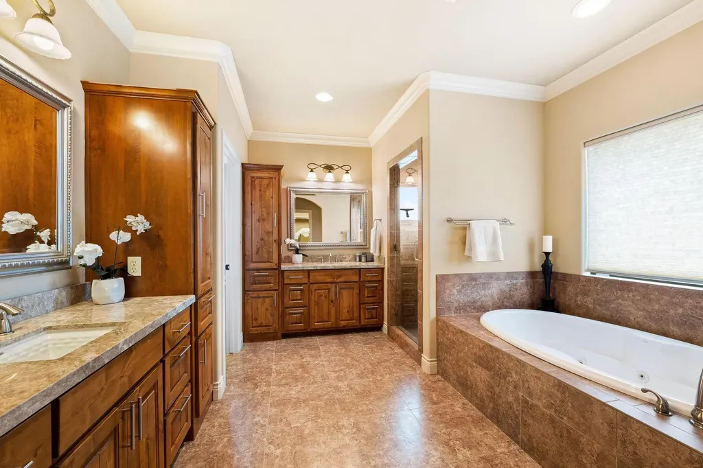 1231 Lake Shore Drive Spicewood TX 78669