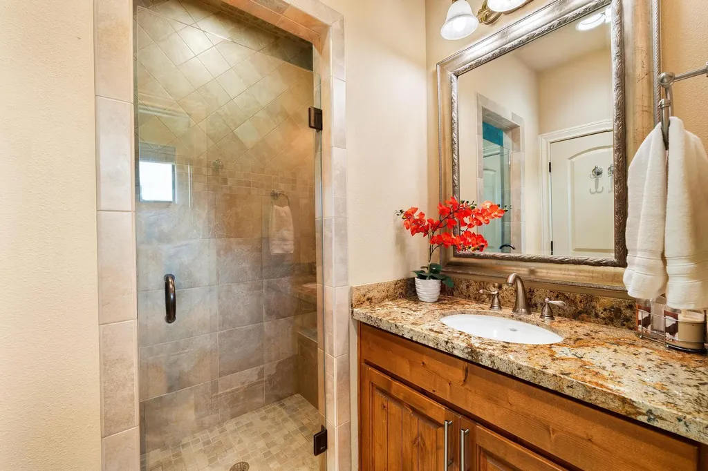 1231 Lake Shore Drive Spicewood TX 78669