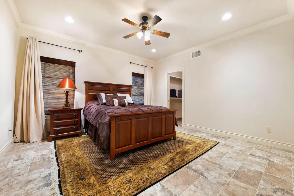 1231 Lake Shore Drive Spicewood TX 78669