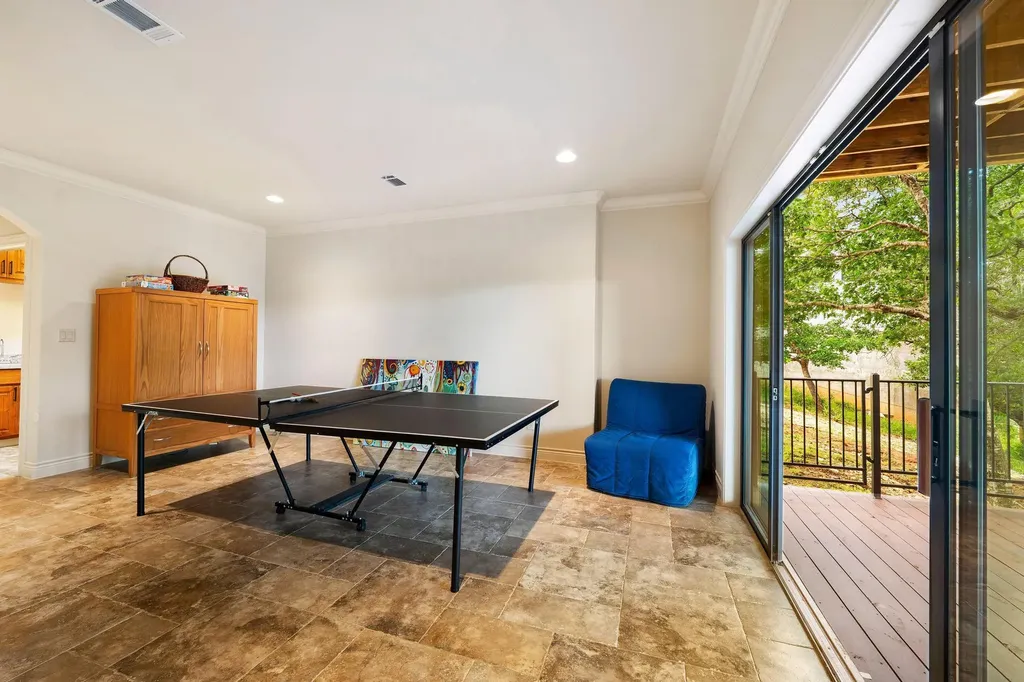 1231 Lake Shore Drive Spicewood TX 78669