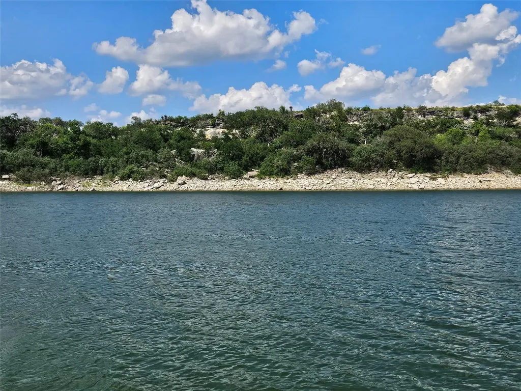 1231 Lake Shore Drive Spicewood TX 78669