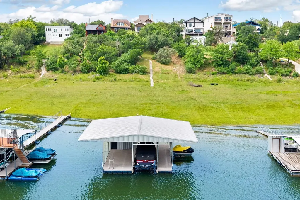 1231 Lake Shore Drive Spicewood TX 78669