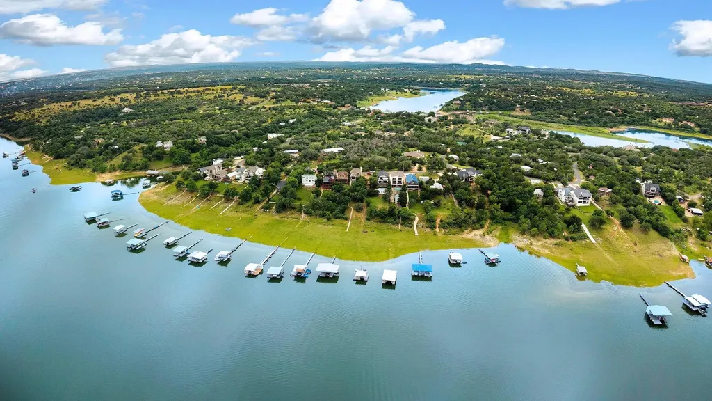 1231 Lake Shore Drive Spicewood TX 78669