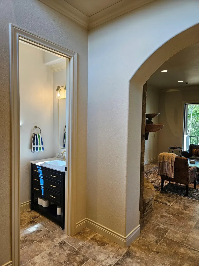 1231 Lake Shore Drive Spicewood TX 78669