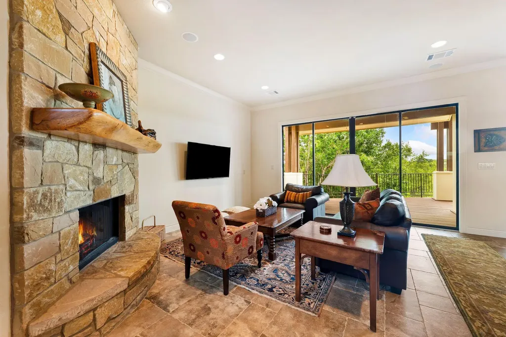 1231 Lake Shore Drive Spicewood TX 78669