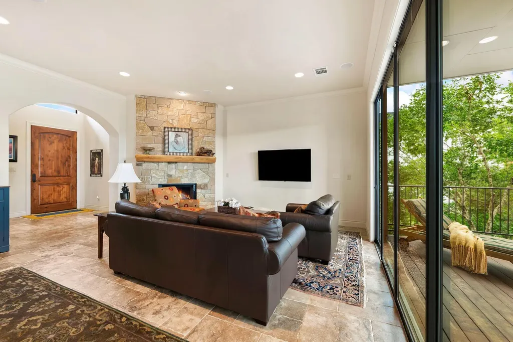 1231 Lake Shore Drive Spicewood TX 78669