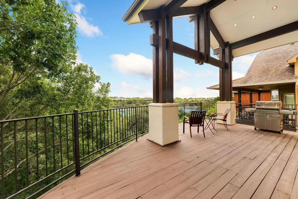 1231 Lake Shore Drive Spicewood TX 78669