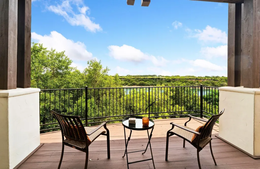 1231 Lake Shore Drive Spicewood TX 78669