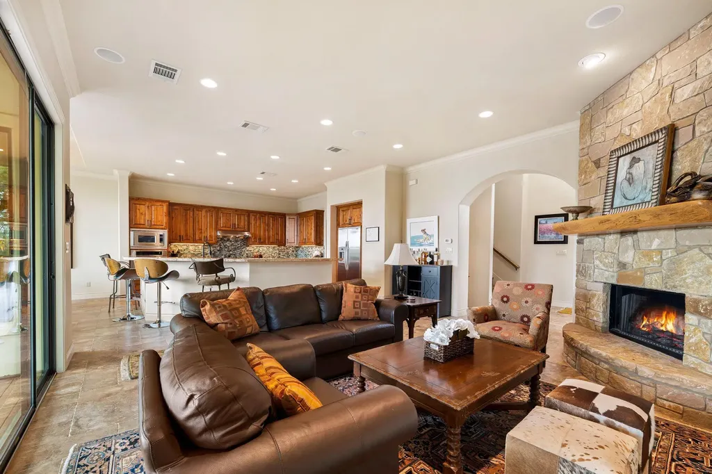 1231 Lake Shore Drive Spicewood TX 78669
