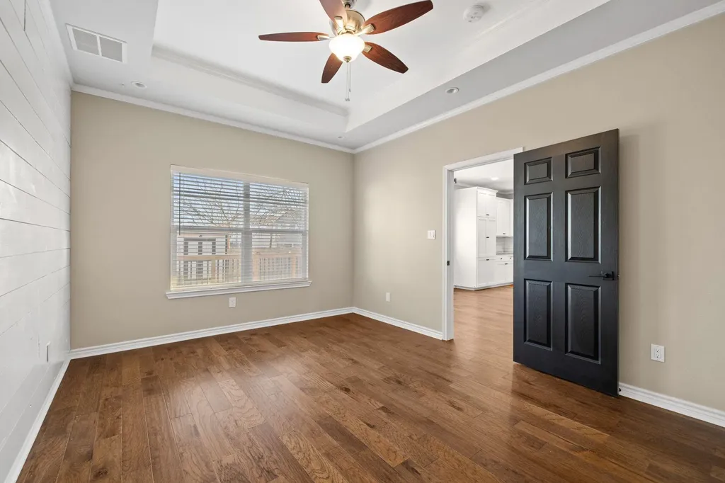 609A W 7th Street Taylor TX 76574