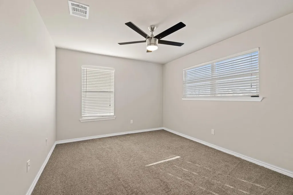 609A W 7th Street Taylor TX 76574