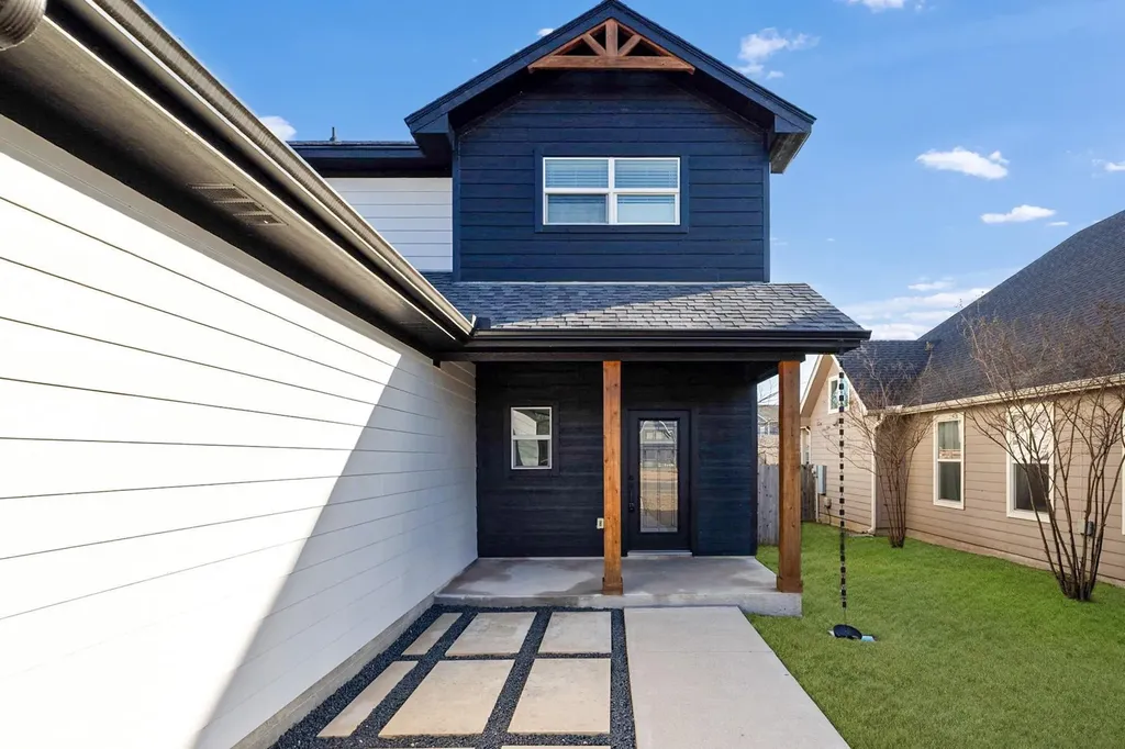 609A W 7th Street Taylor TX 76574