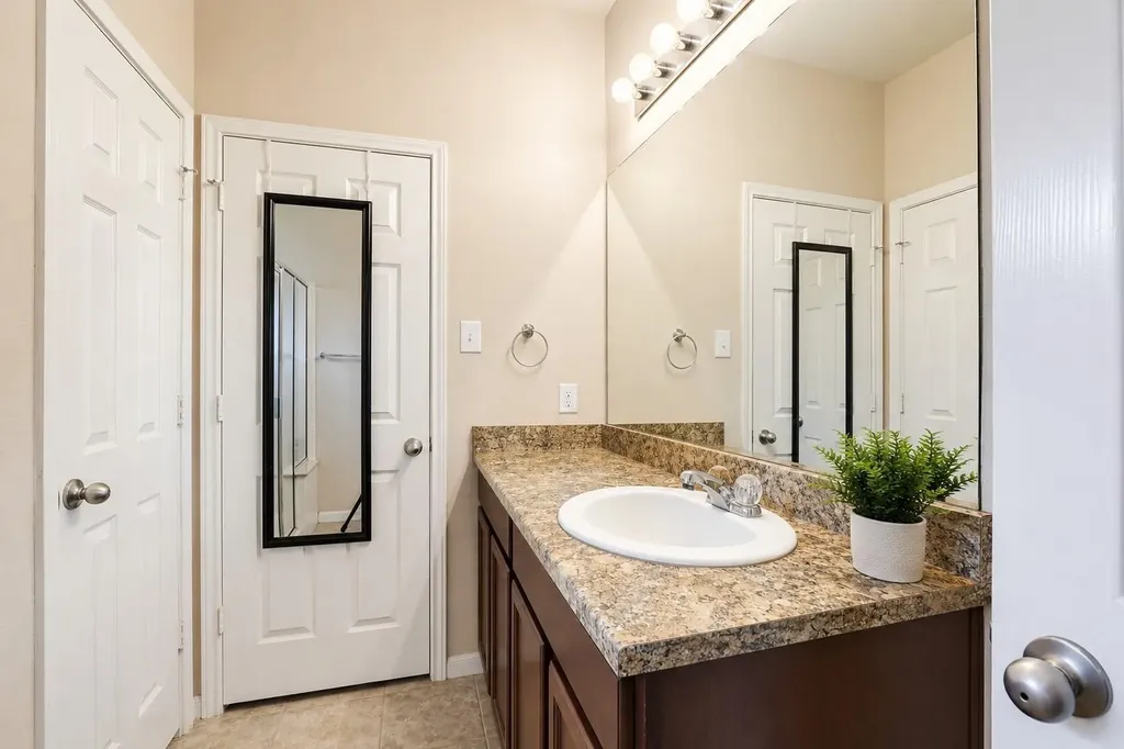 138 Talon Drive Luling TX 78648