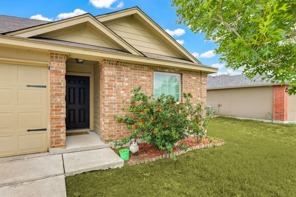138 Talon Drive Luling TX 78648